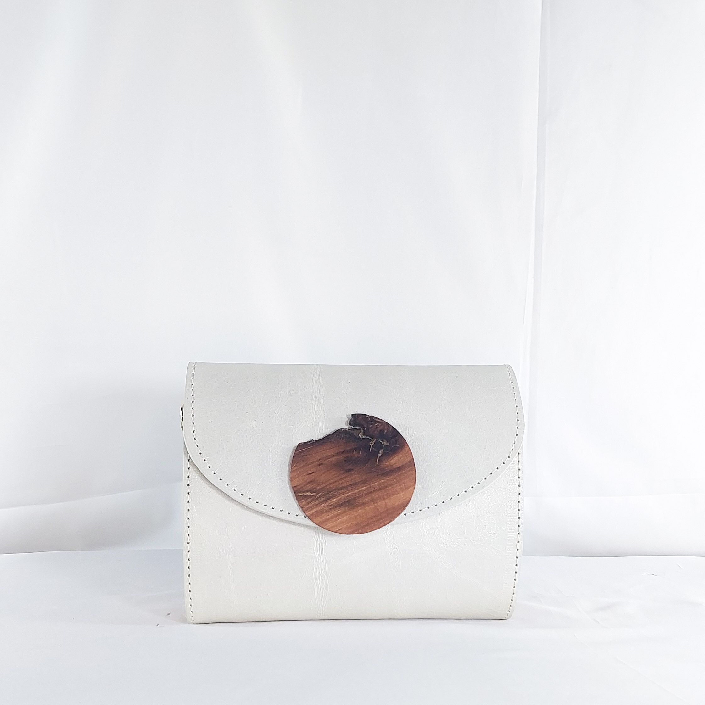 KLENAM CLUTCH IN IVORY